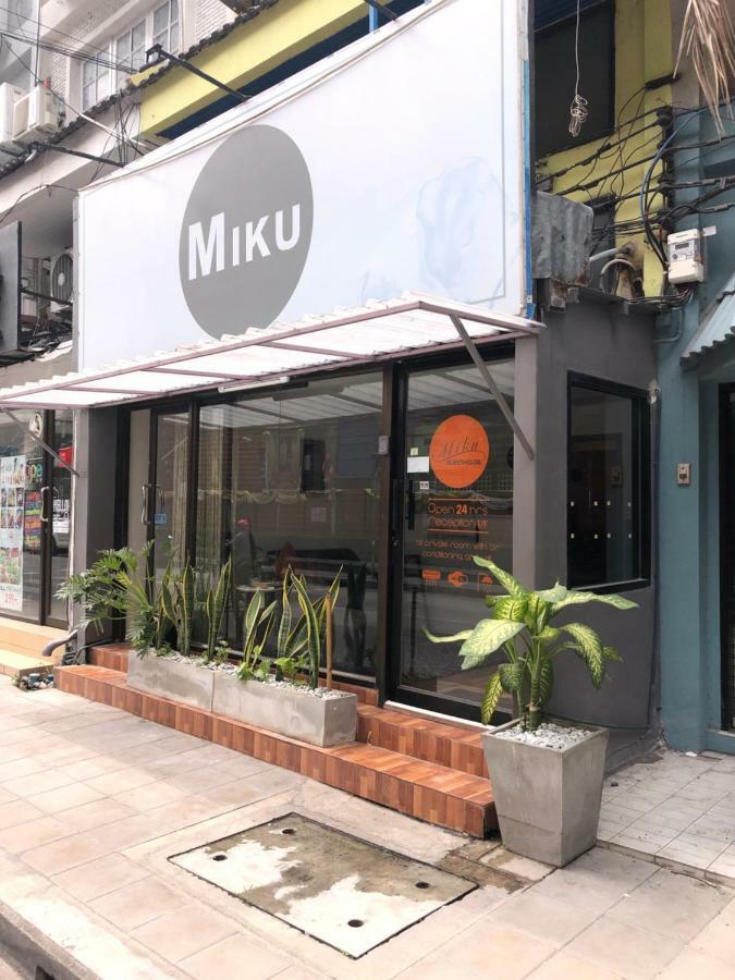 曼谷 米库旅舍酒店 外观 照片