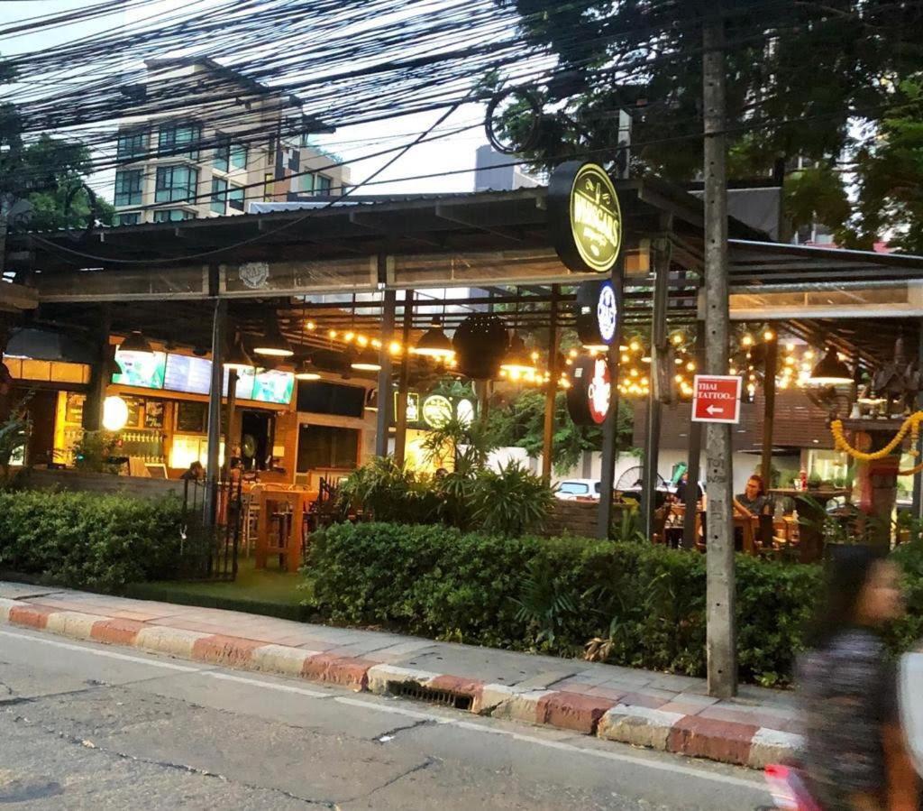 曼谷 米库旅舍酒店 外观 照片